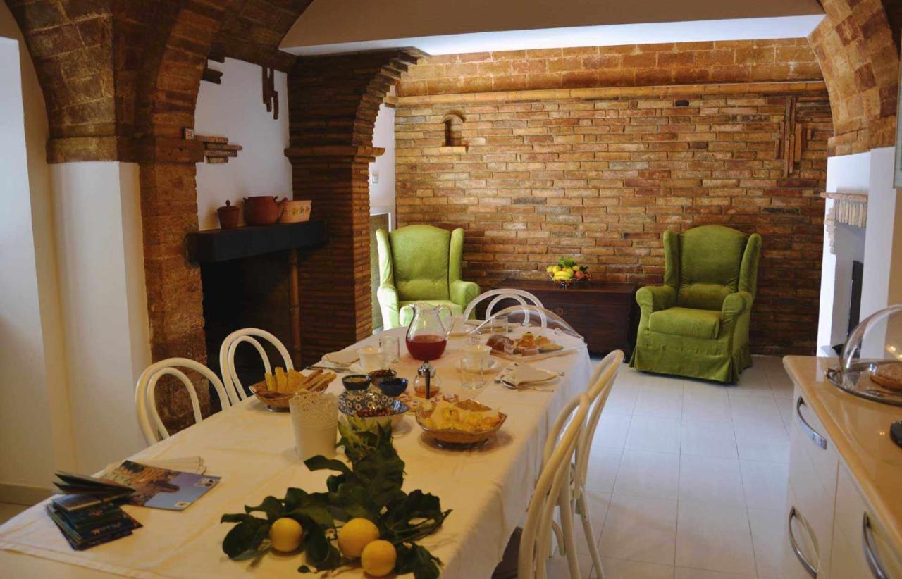 Beb Cornelia Bed & Breakfast Atri Dış mekan fotoğraf