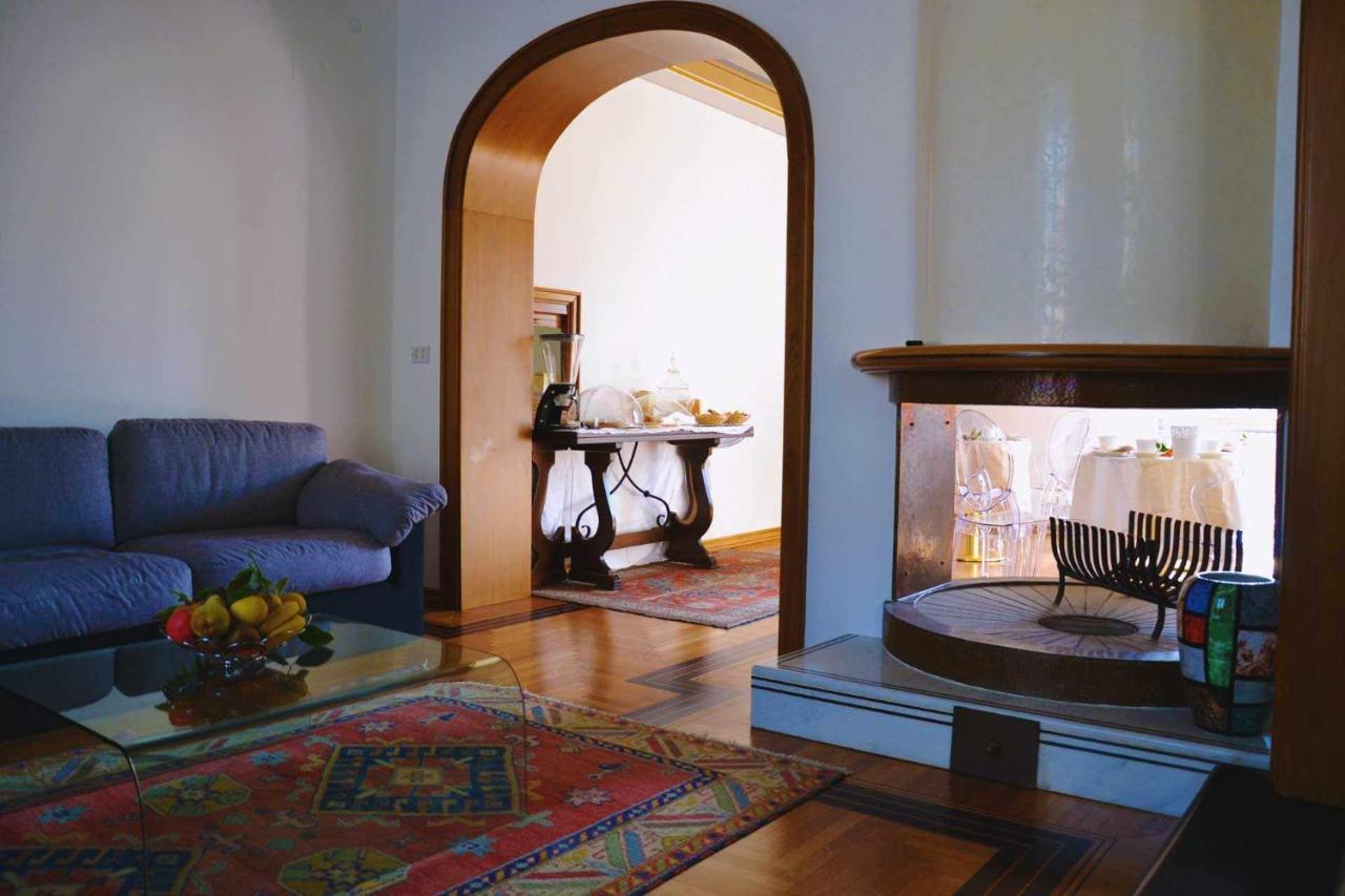 Beb Cornelia Bed & Breakfast Atri Dış mekan fotoğraf